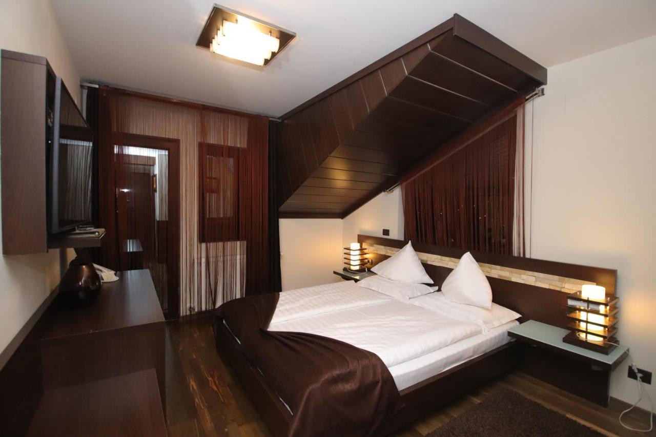 Hotel Complex Cochet Buşteni Exteriér fotografie